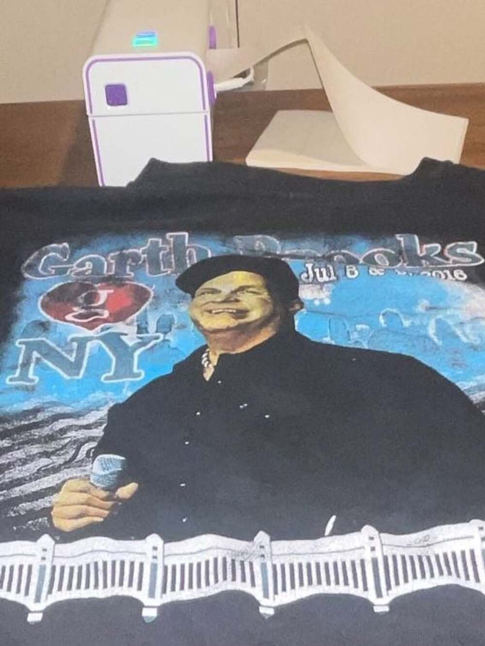 Garth Brooks Yankee Stadium T-Shirt Size L Black Tour Concert 2016